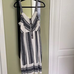 Cute lined linen blend dress, with pockets. MIDI length , size medium